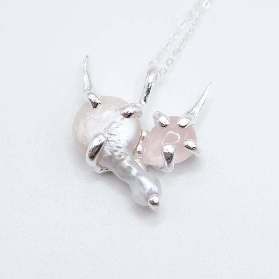 Подвеска с жемчугом и кварцем «Ю/Ми»