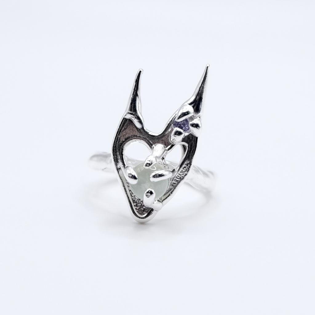 Кольцо-рожки с пренитом