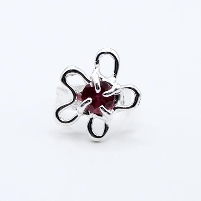 Кольцо «Цветик» с корундом