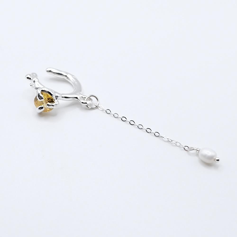 Кафф с жёлтым фианитом и жемчугом «Скользко»