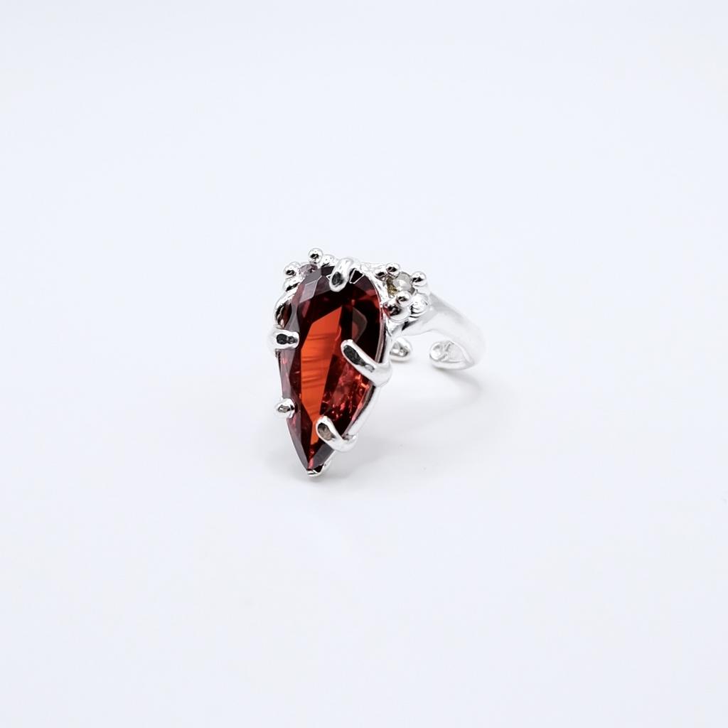 Кольцо с фианитами "Скользко"