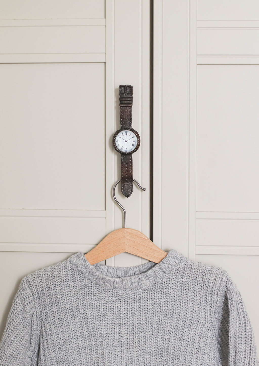 Мебельная ручка «часы»