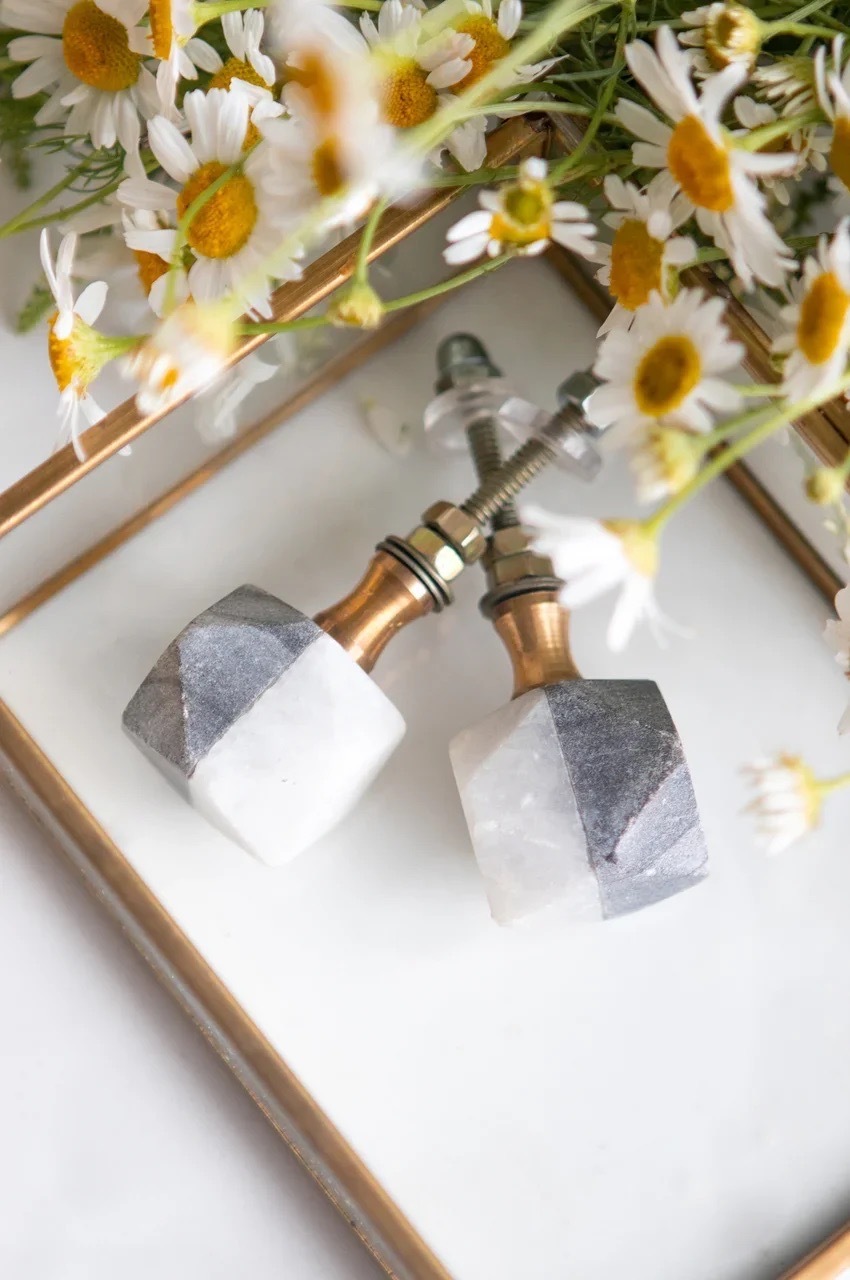 Мебельная ручка из камня