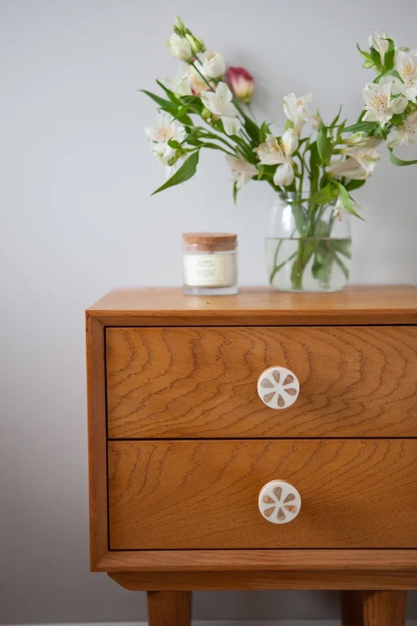 Мебельная ручка из дерева со смолой