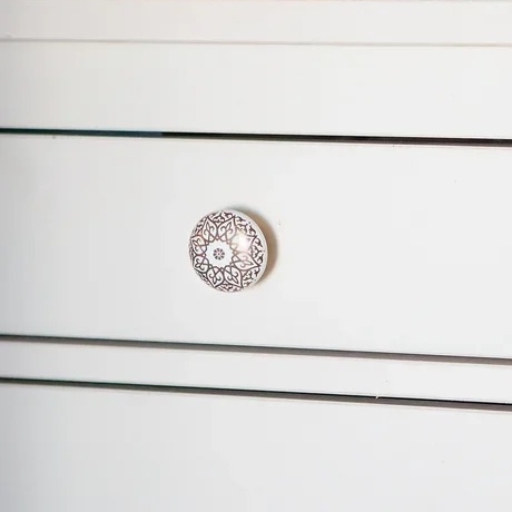 Керамическая мебельная ручка с золотым узором