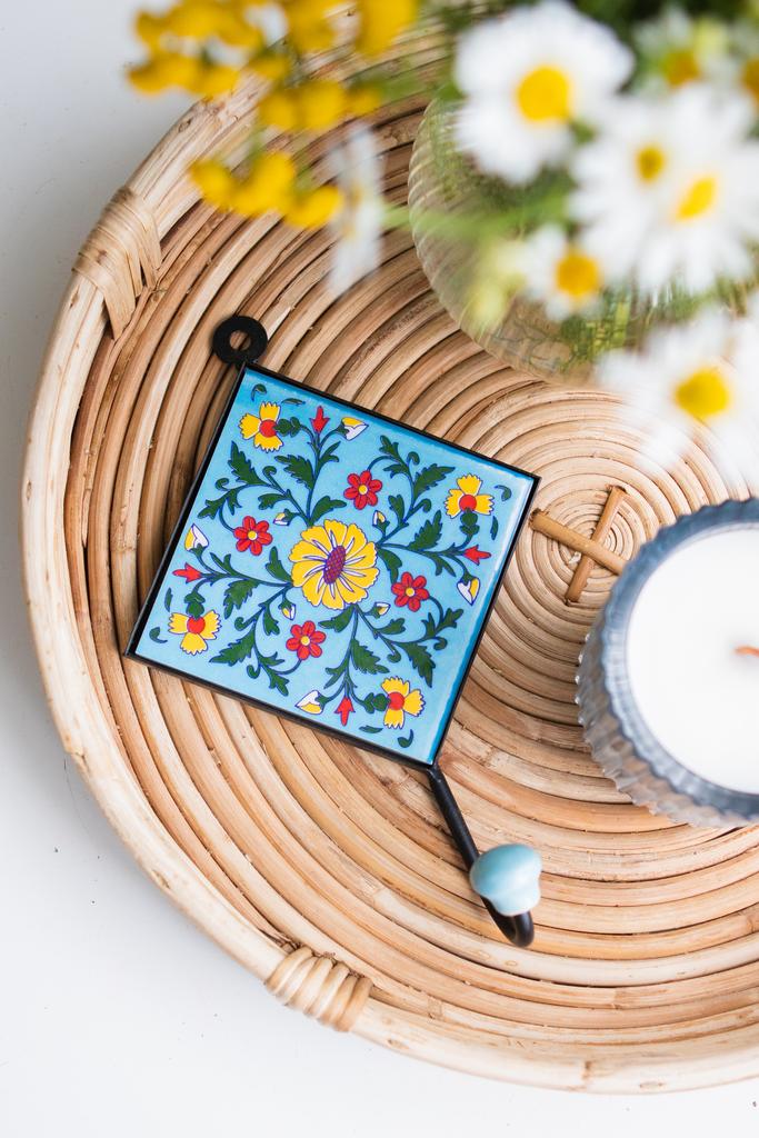 Керамический крючок 221