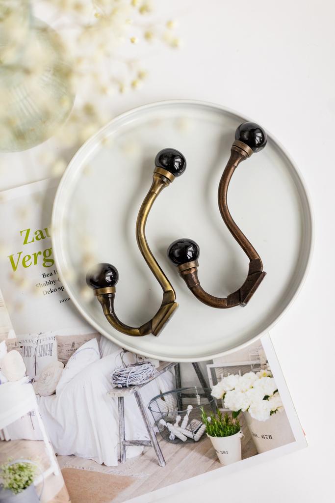 Металлический крючок с керамикой