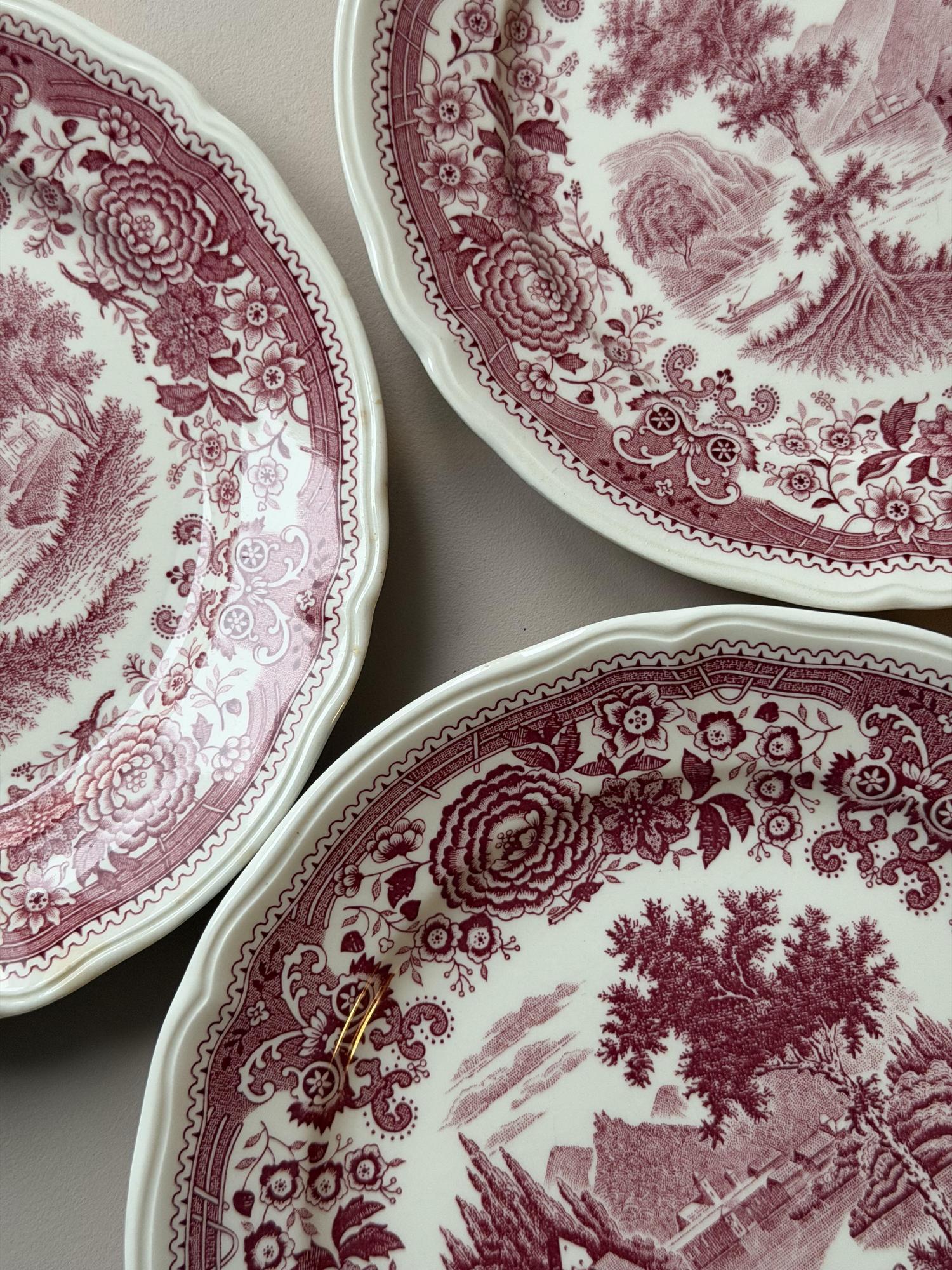 Тарелка с брусничным рисунком, малая