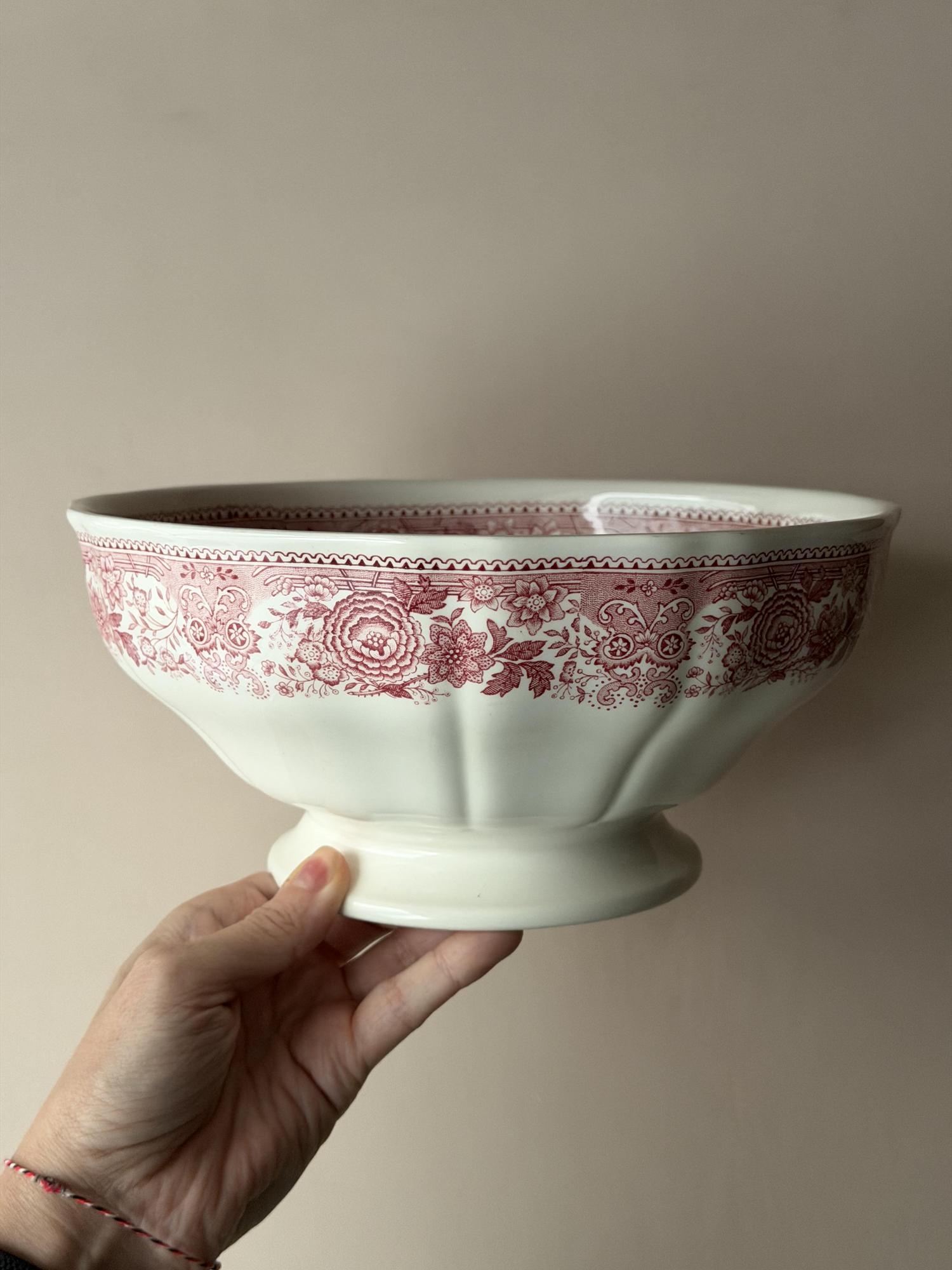 Салатник с брусничным рисунком