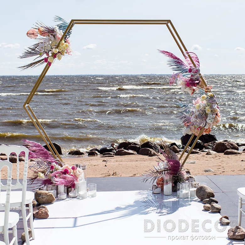 Шестиугольная свадебная арка