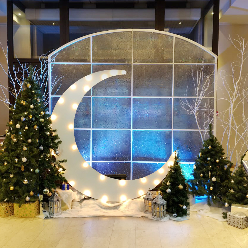 Фотозона луна с витражным окном