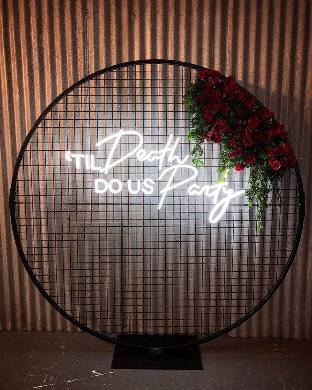 Круглая фотозона с сеткой