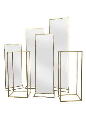 Композиция из золотых рамок