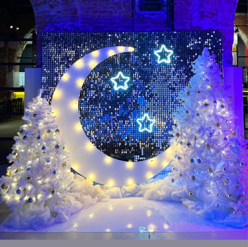 Луна с лампами на мерцающем фоне