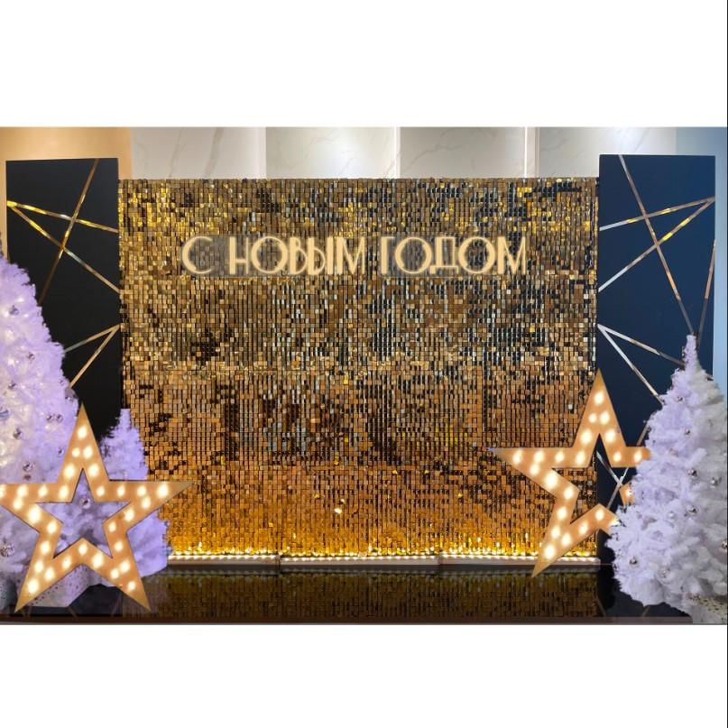 Золотая новогодняя фотозона со звездами