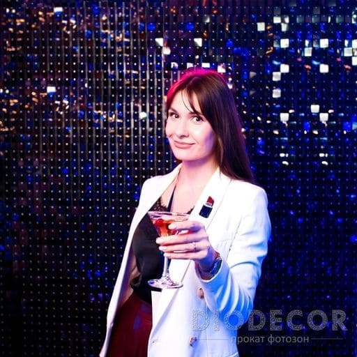 Черная фотозона из пайеток