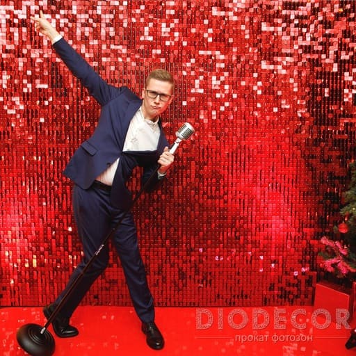 Красная фотозона из пайеток