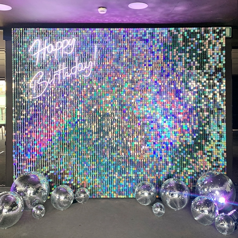 Фотозона из голографических пайеток