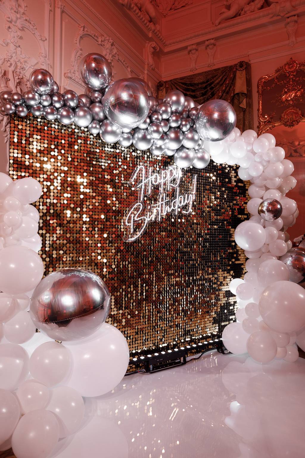 фотозона из пайеток с шарами
