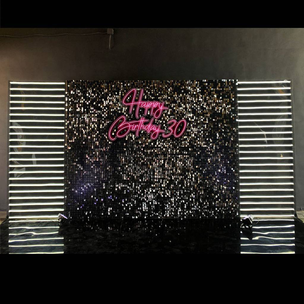 Неоновая фотозона с пайетками