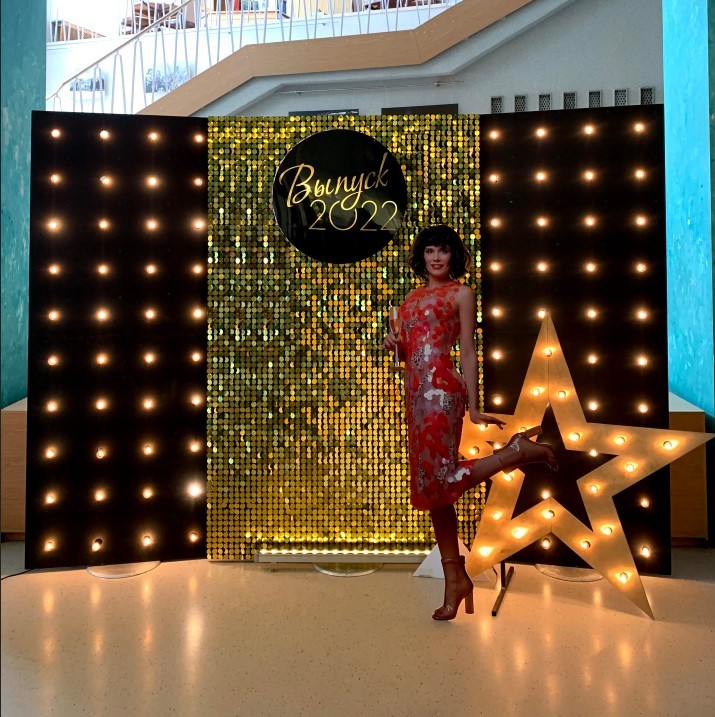 Световая фотозона на выпускной со звездой