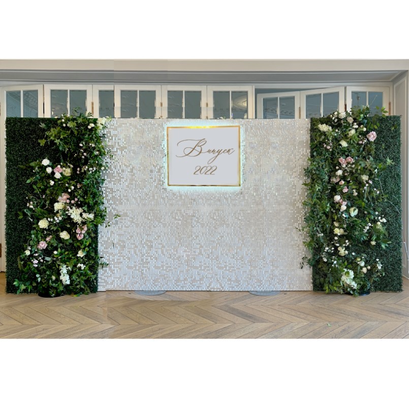 Фотозона на выпускной с цветами и пайетками 5.2м