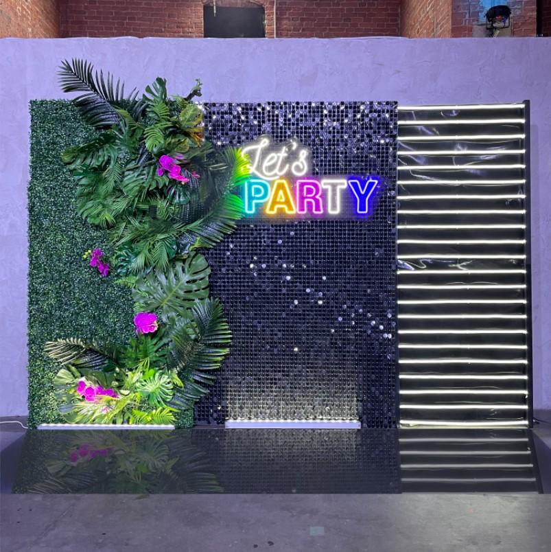 Неоновая фотозона с тропиками