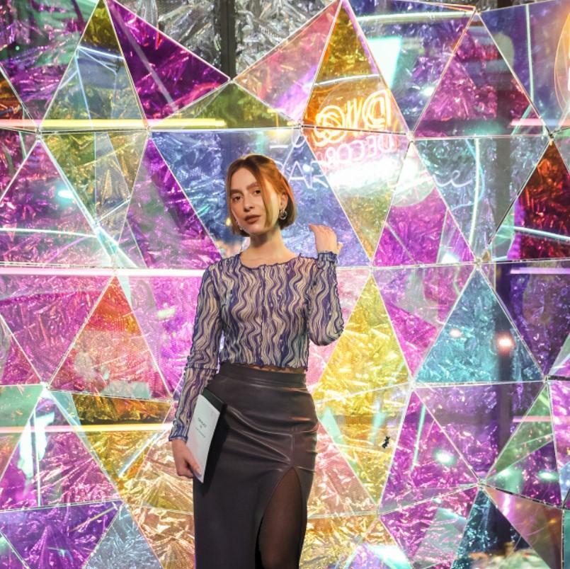 Полигональная фотозона с радужной пленкой