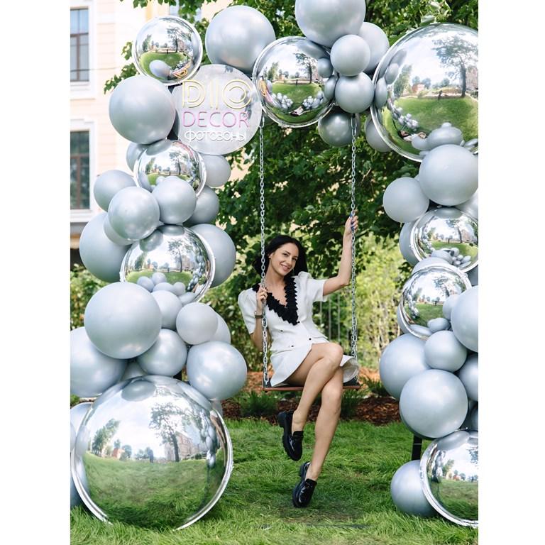Фотозона качели с шарами