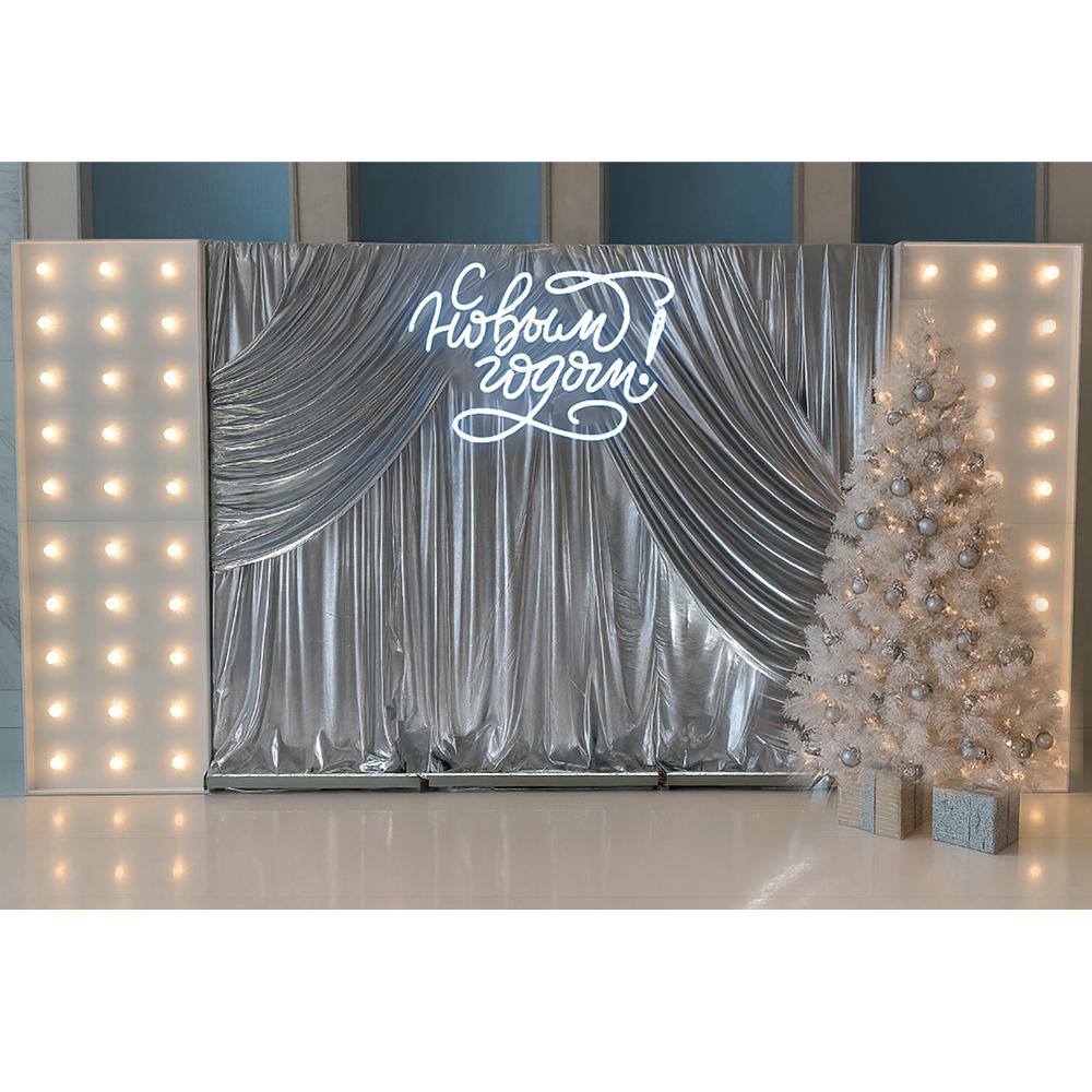 Фотозона из ткани с белыми панелями из лампочек