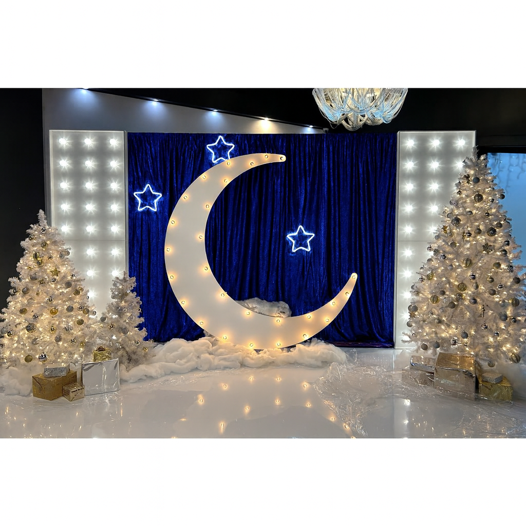 Луна на тканевом фоне с боковыми лампочками