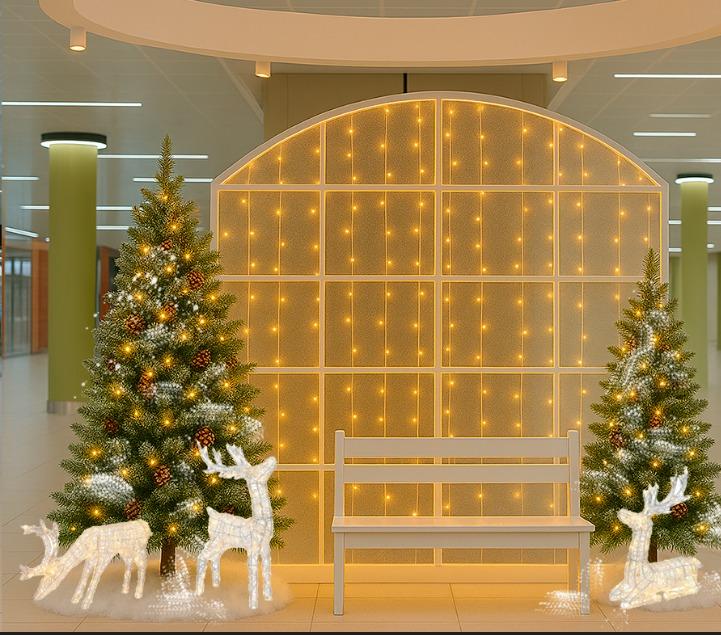 Витражное окно с елками (месяц)