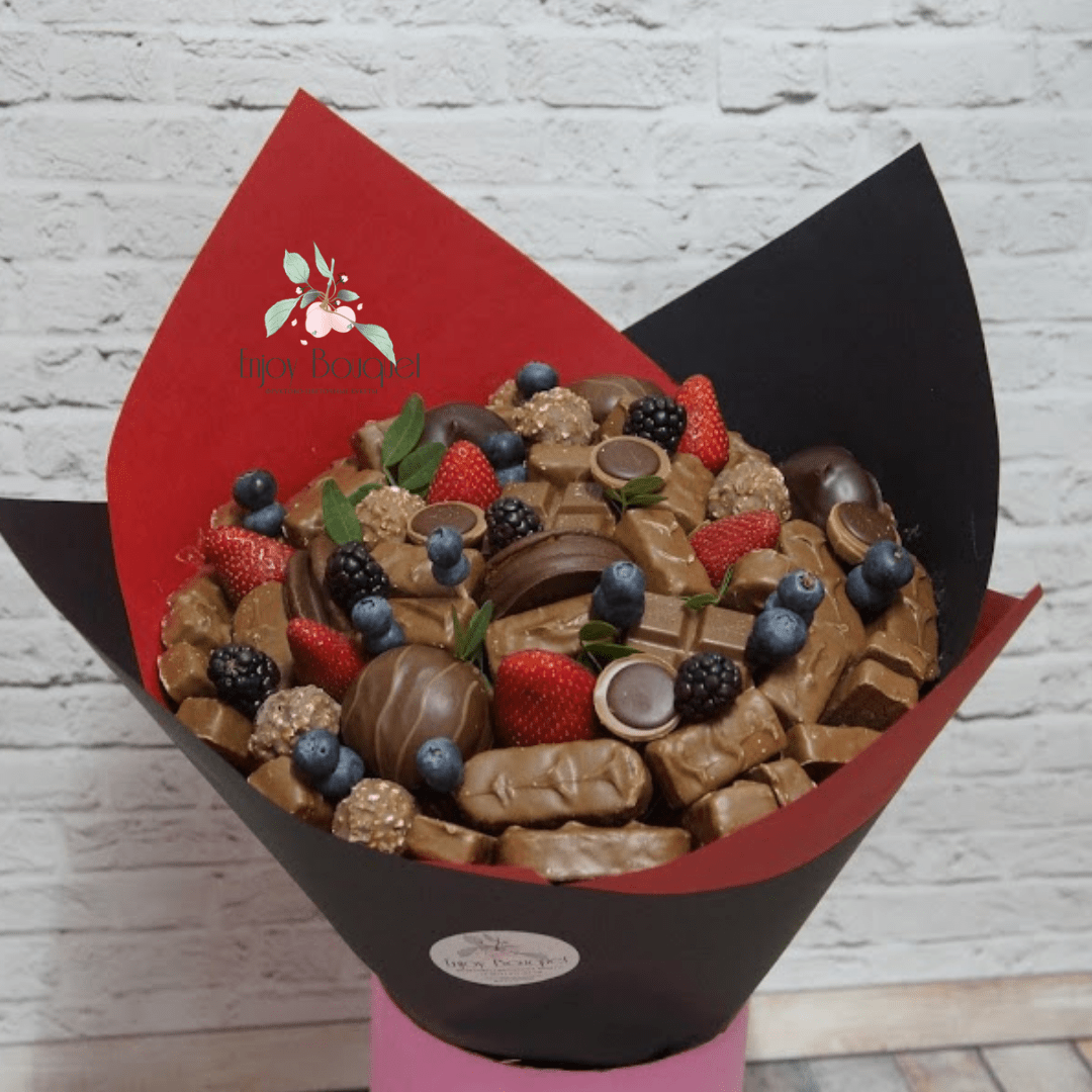 Сладкий букет из шоколада и ягод "Вкусные мечты", 28 см