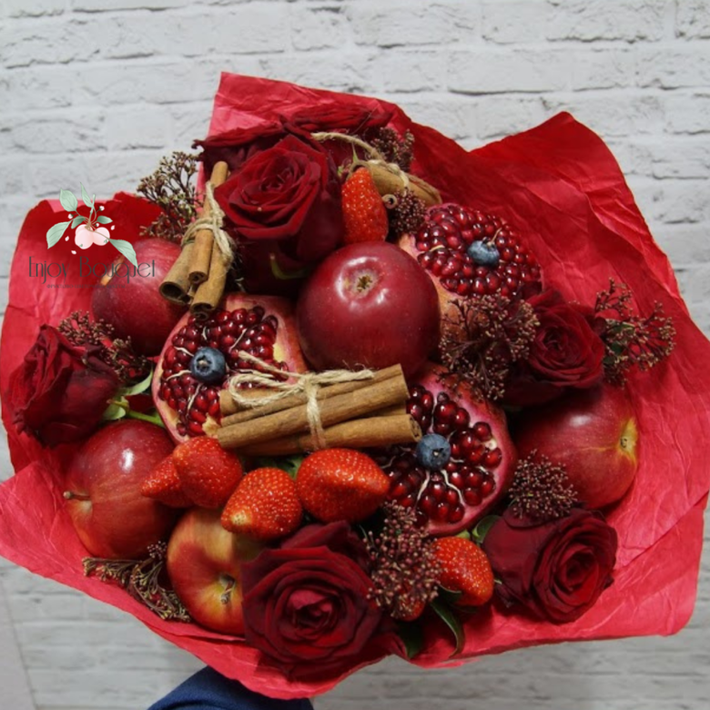 Букет из фруктов с гранатами и розами "Красный Шанель", 30 см
