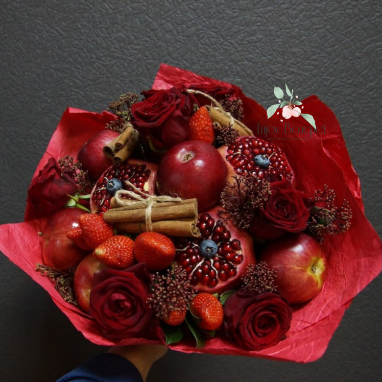 Букет из фруктов с гранатами и розами "Красный Шанель", 30 см