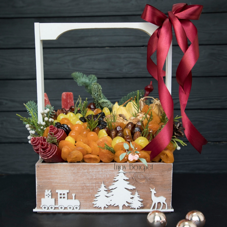 Набор из вкусных сухофруктов в ящике "Зимний прием", вес 2 кг