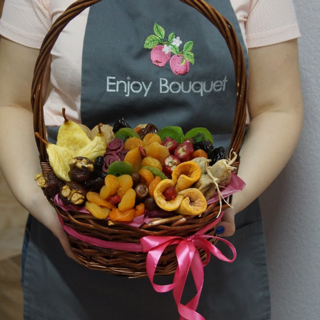 Корзинка с сухофруктами "Праздничный гостинец", 1 кг