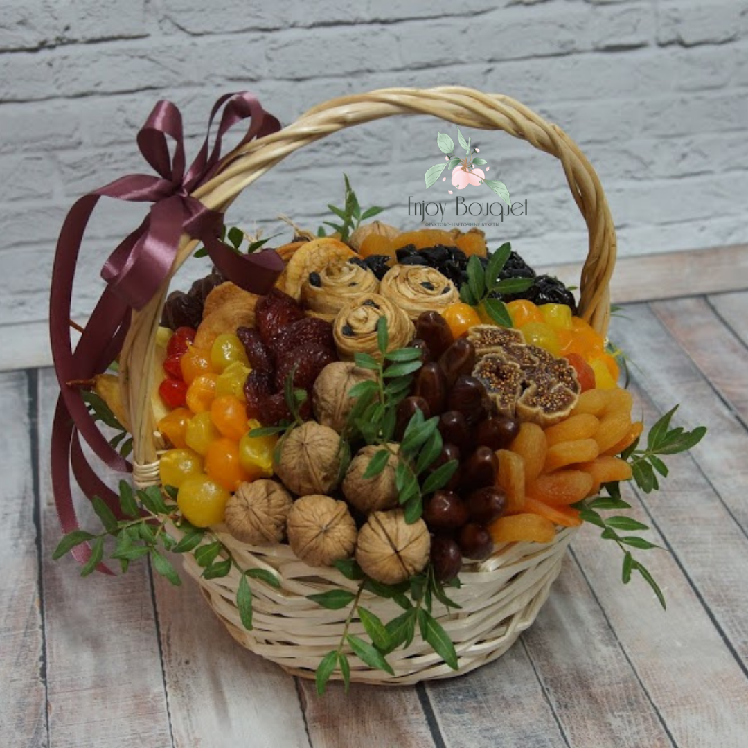 Корзина с сухофруктами и орехами "Семейное благополучие", 2 кг