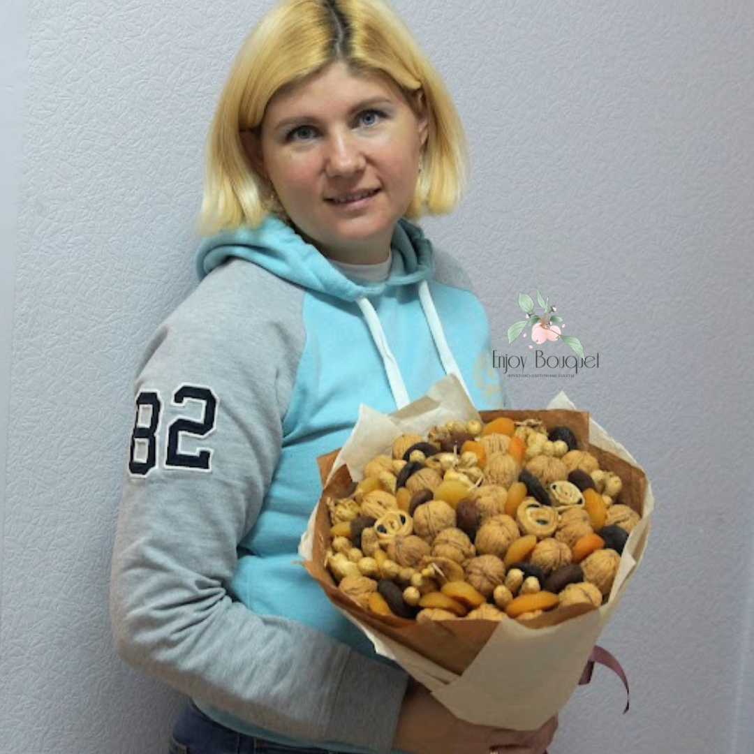Ореховый букет с курагой  и инжиром "Тук-тук", 28 см
