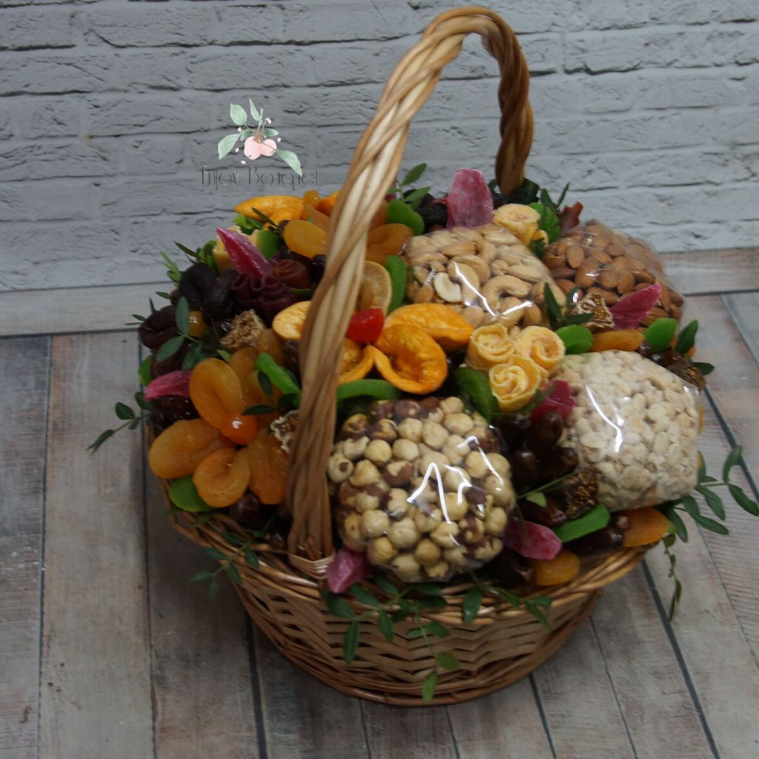 Корзина с сухофруктами и орехами "Марина", вес 3 кг