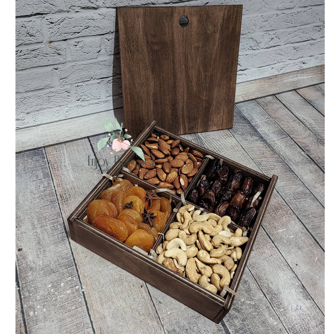 Набор из сухофруктов в деревянном пенале 20*20*50 мм