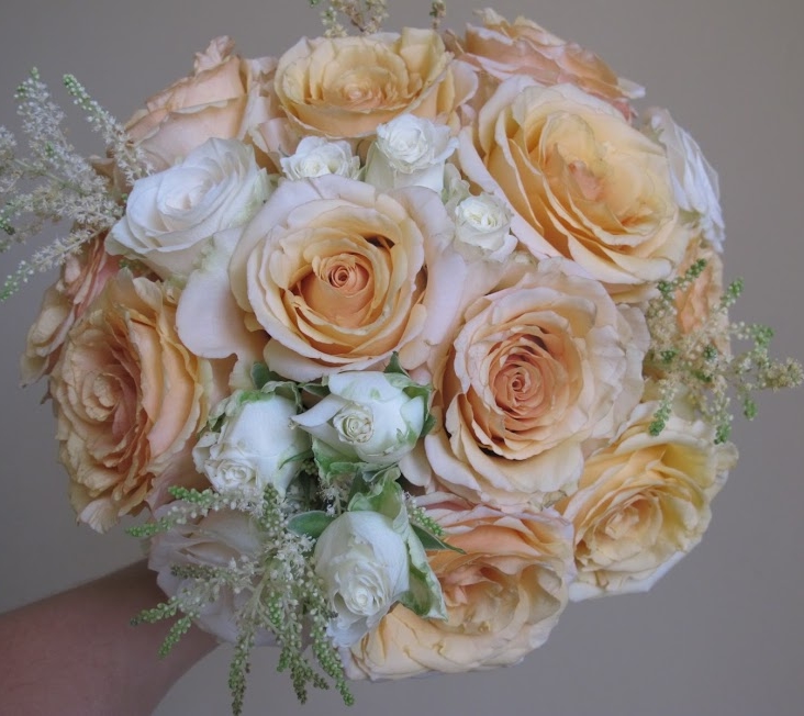 Букет невесты кремовый