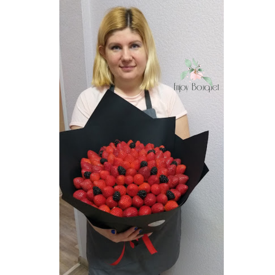 Букет из клубники "Стильный в черном"