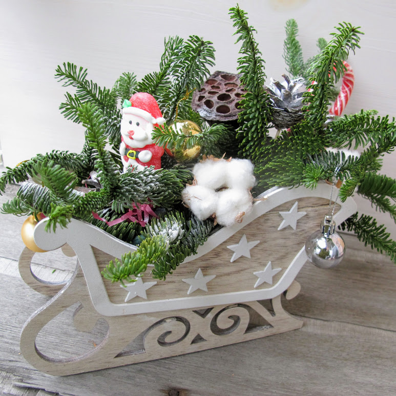 Новогодняя композиция в санях "Праздник, праздник!"