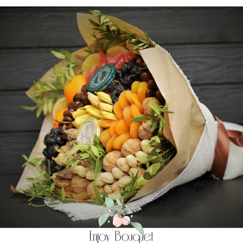 Букет из сухофруктов, орехов с медом и вареньем "Вкусные витамины", 35 см