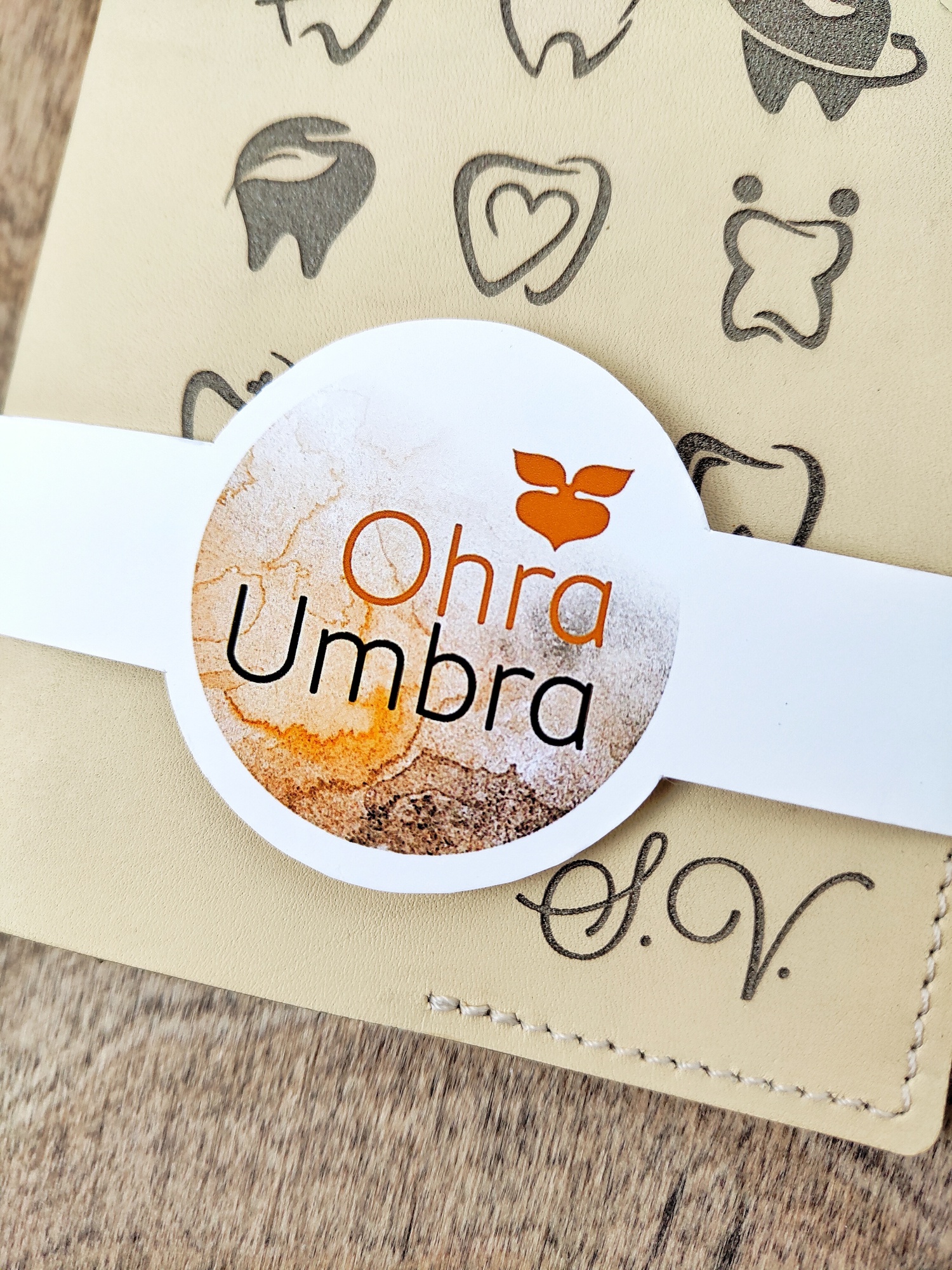 Обложка для паспорта СТОМАТОЛОГ светло-желтый