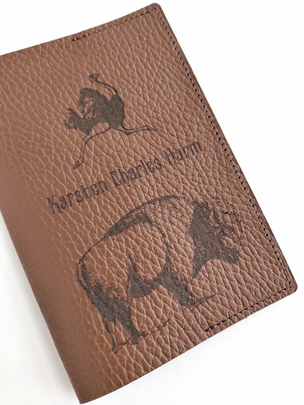 Обложка для паспорта СТРАУС И БИЗОН лесной орех