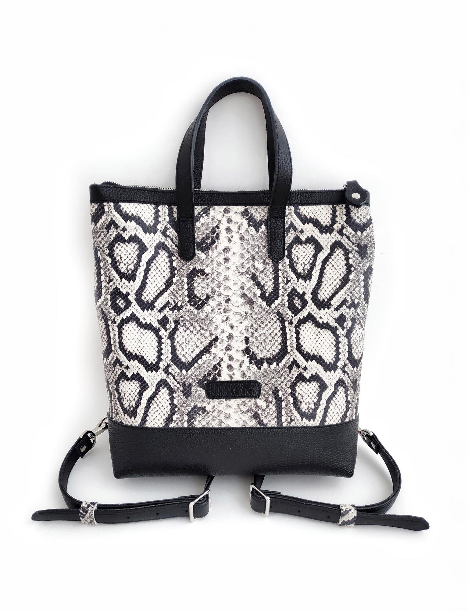 Сумка-рюкзак АВАЛОН питон ЧБ + чёрный