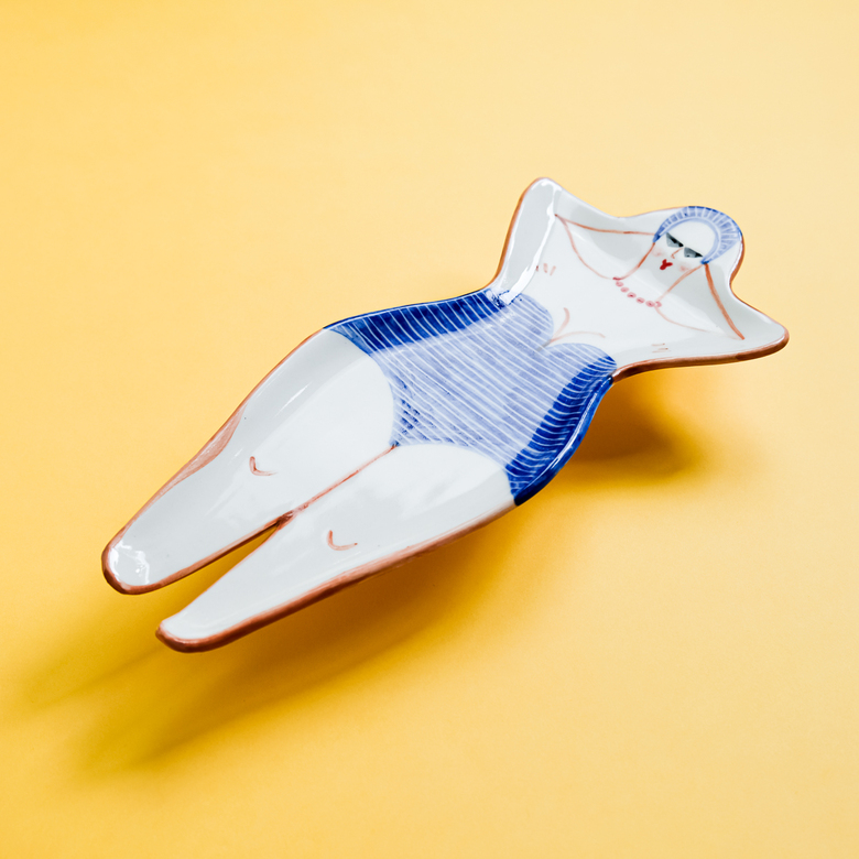 Тарелка ДАМА НА ОТДЫХЕ