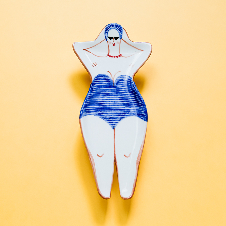 Тарелка ДАМА НА ОТДЫХЕ